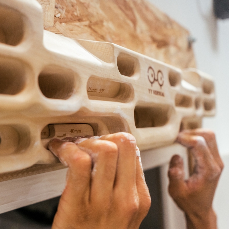 Vertical Board - One - YY vertical - doigt